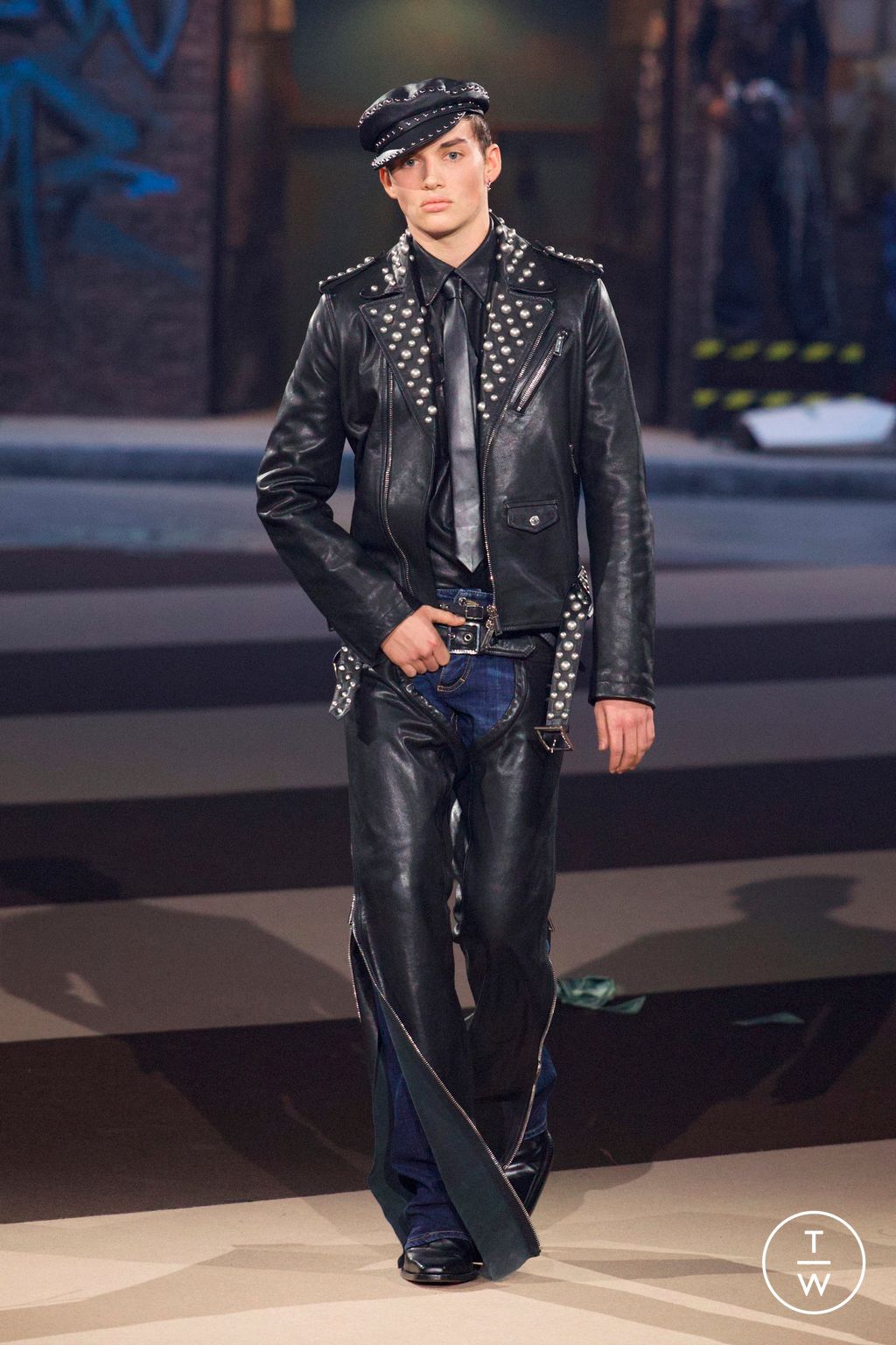 Fashion Week Milan Fall/Winter 2025 look 15 from the Dsquared2 collection womenswear
