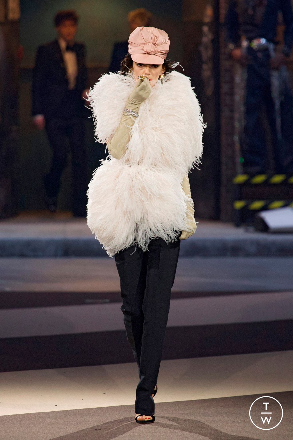 Fashion Week Milan Fall/Winter 2025 look 16 from the Dsquared2 collection 女装
