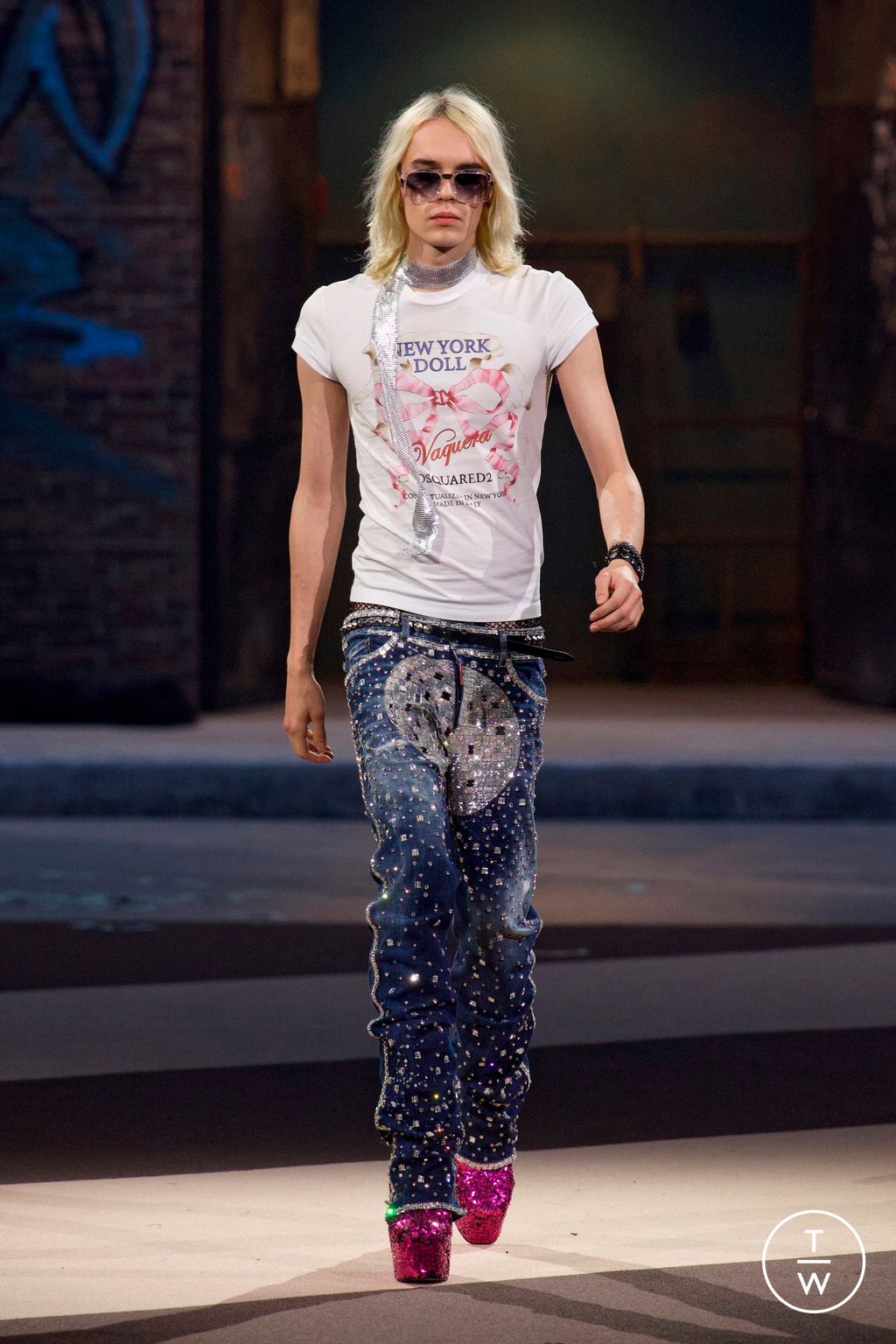 Fashion Week Milan Fall/Winter 2025 look 19 from the Dsquared2 collection womenswear