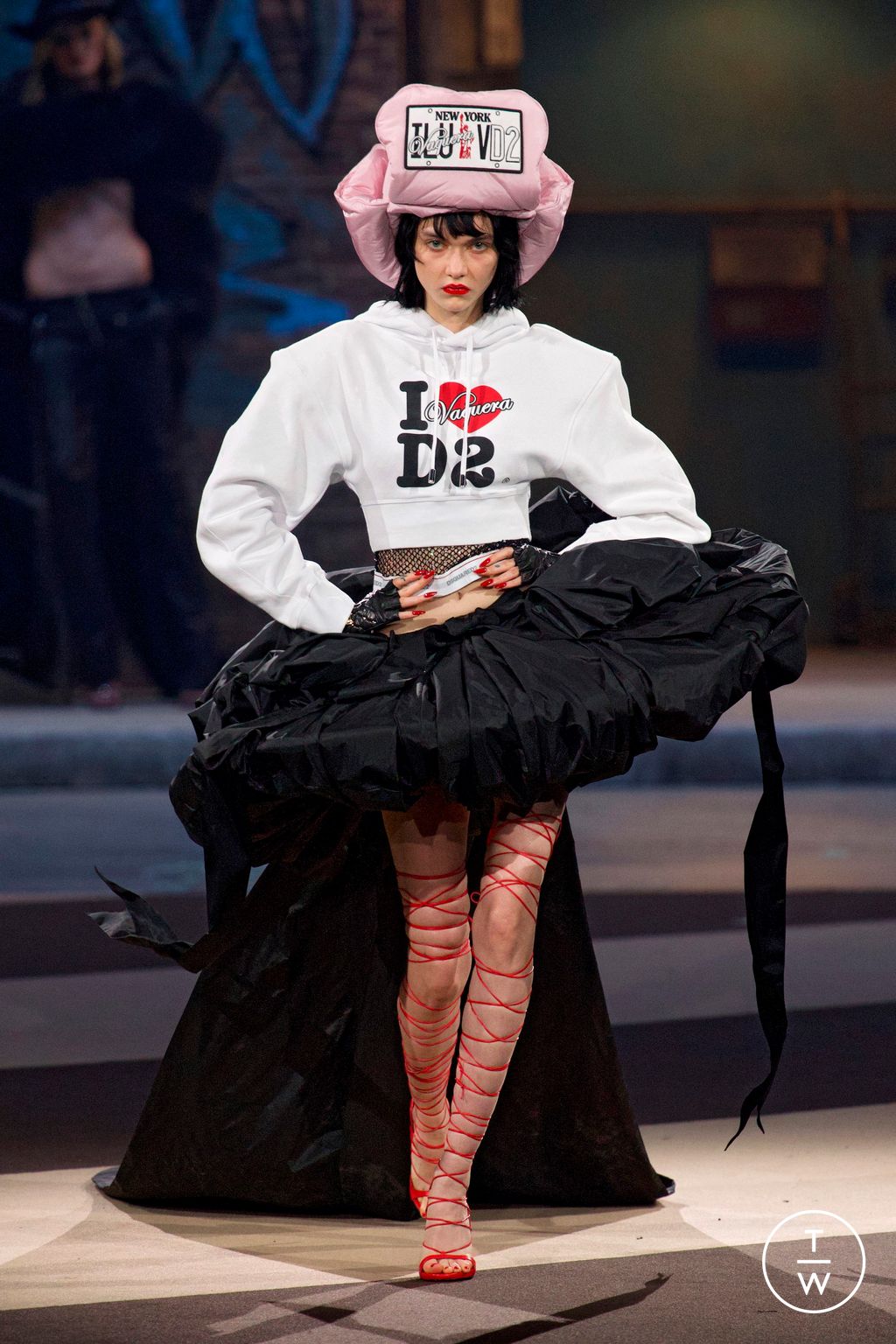 Fashion Week Milan Fall/Winter 2025 look 21 from the Dsquared2 collection womenswear