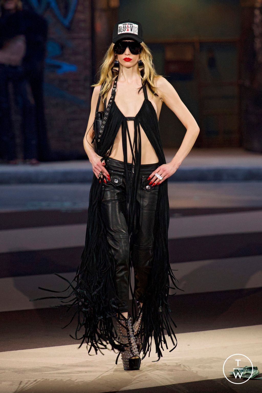 Fashion Week Milan Fall/Winter 2025 look 22 from the Dsquared2 collection 女装