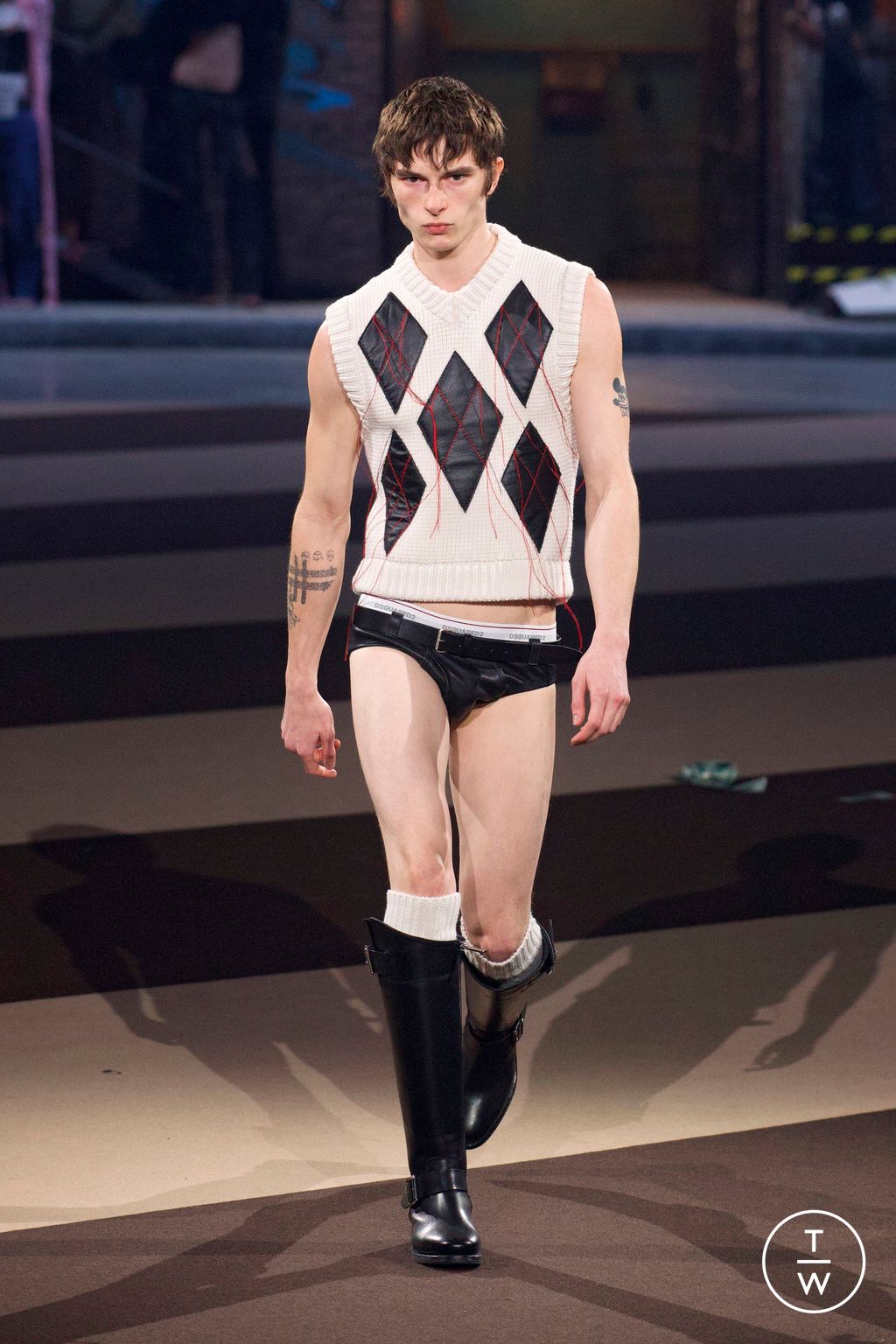 Fashion Week Milan Fall/Winter 2025 look 24 from the Dsquared2 collection 女装