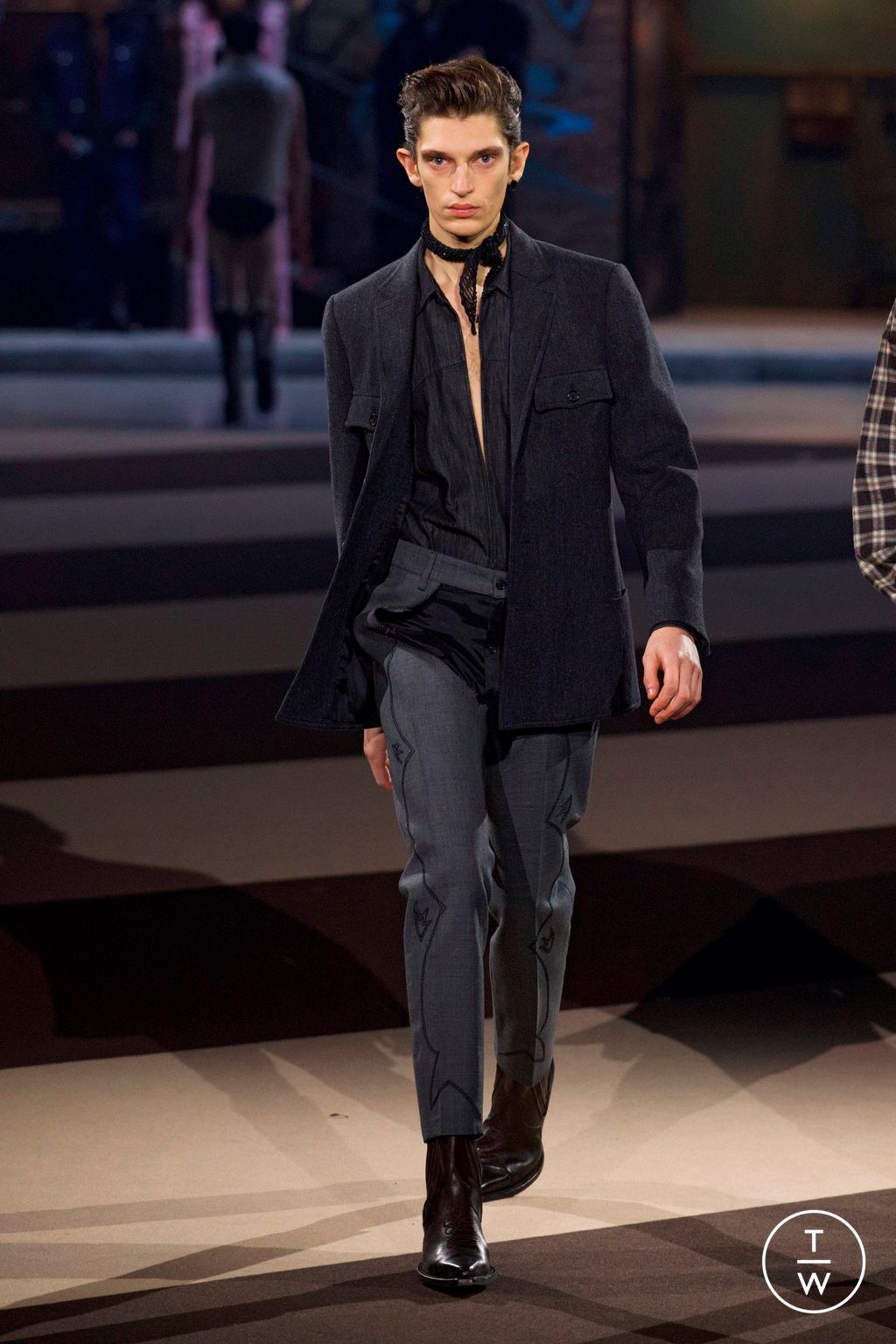 Fashion Week Milan Fall/Winter 2025 look 26 from the Dsquared2 collection womenswear