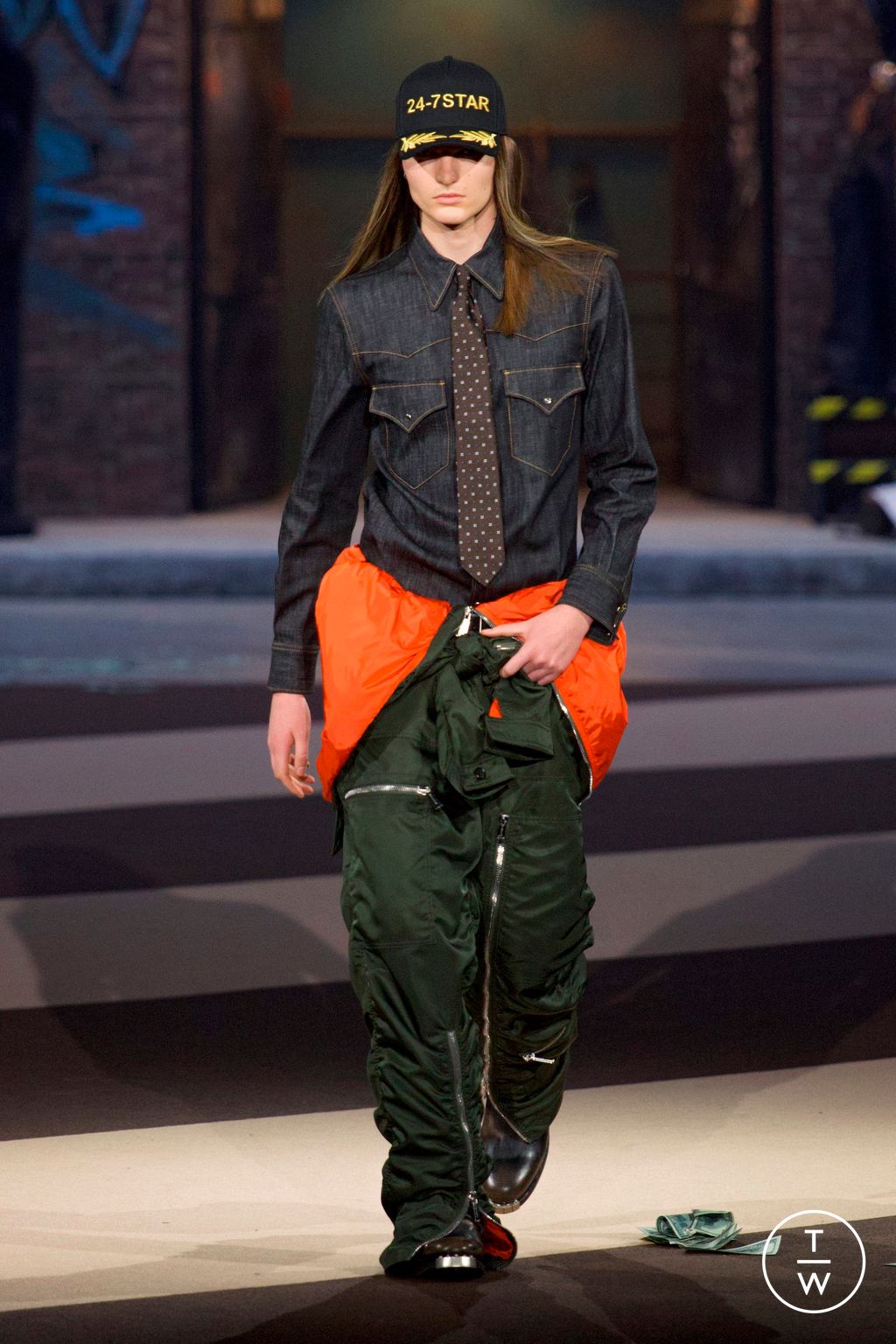 Fashion Week Milan Fall/Winter 2025 look 31 from the Dsquared2 collection womenswear
