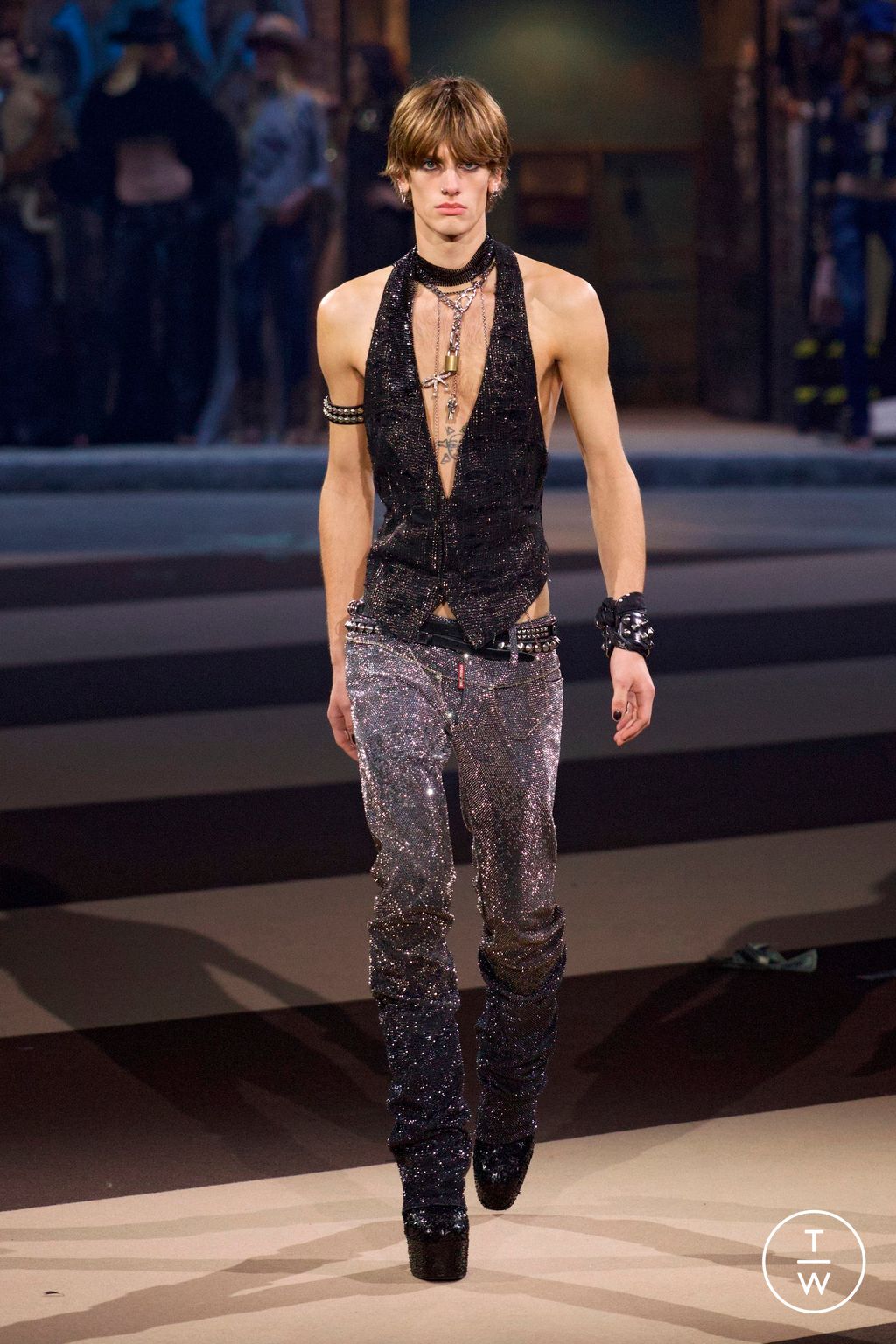 Fashion Week Milan Fall/Winter 2025 look 45 from the Dsquared2 collection womenswear