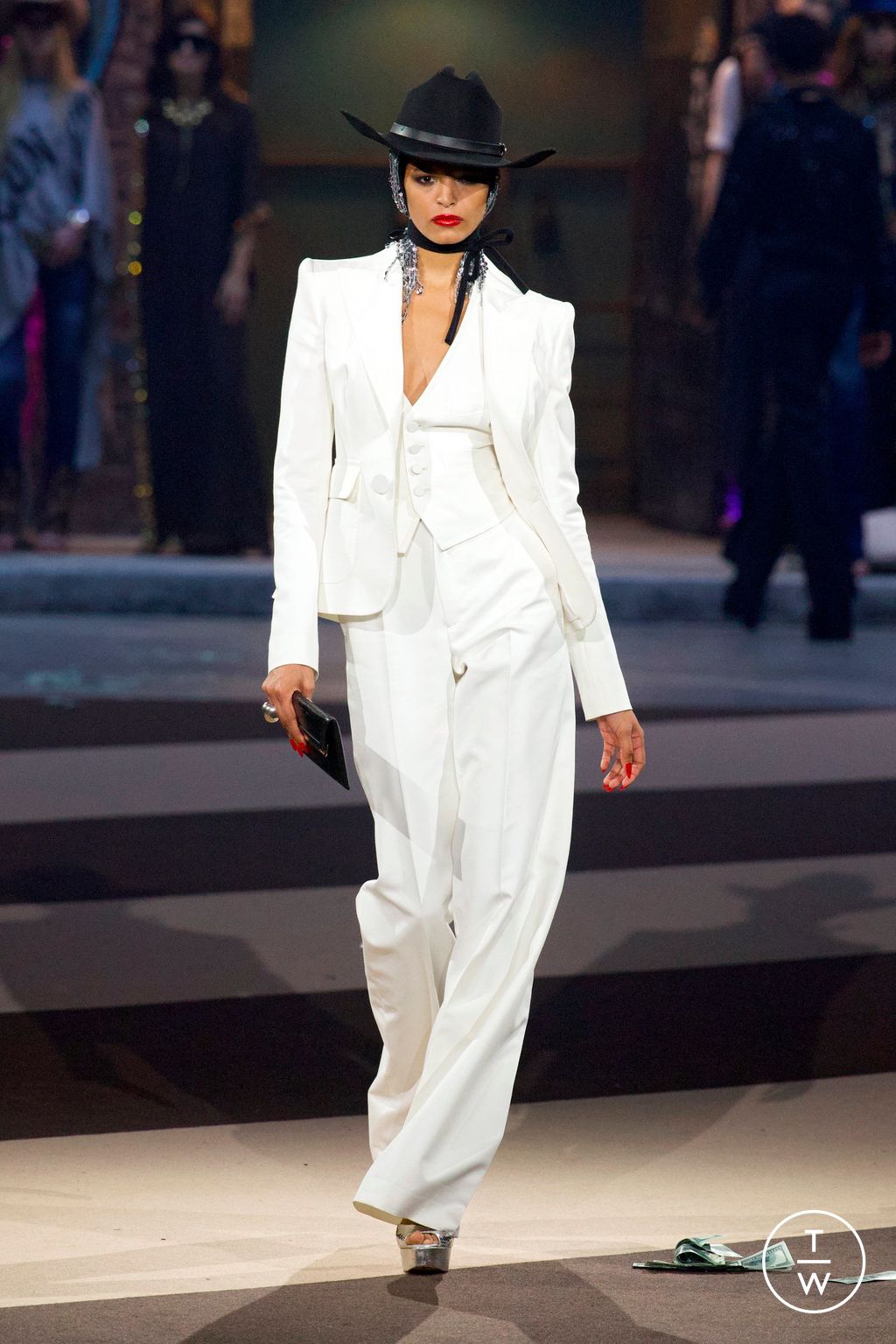 Fashion Week Milan Fall/Winter 2025 look 54 from the Dsquared2 collection 女装