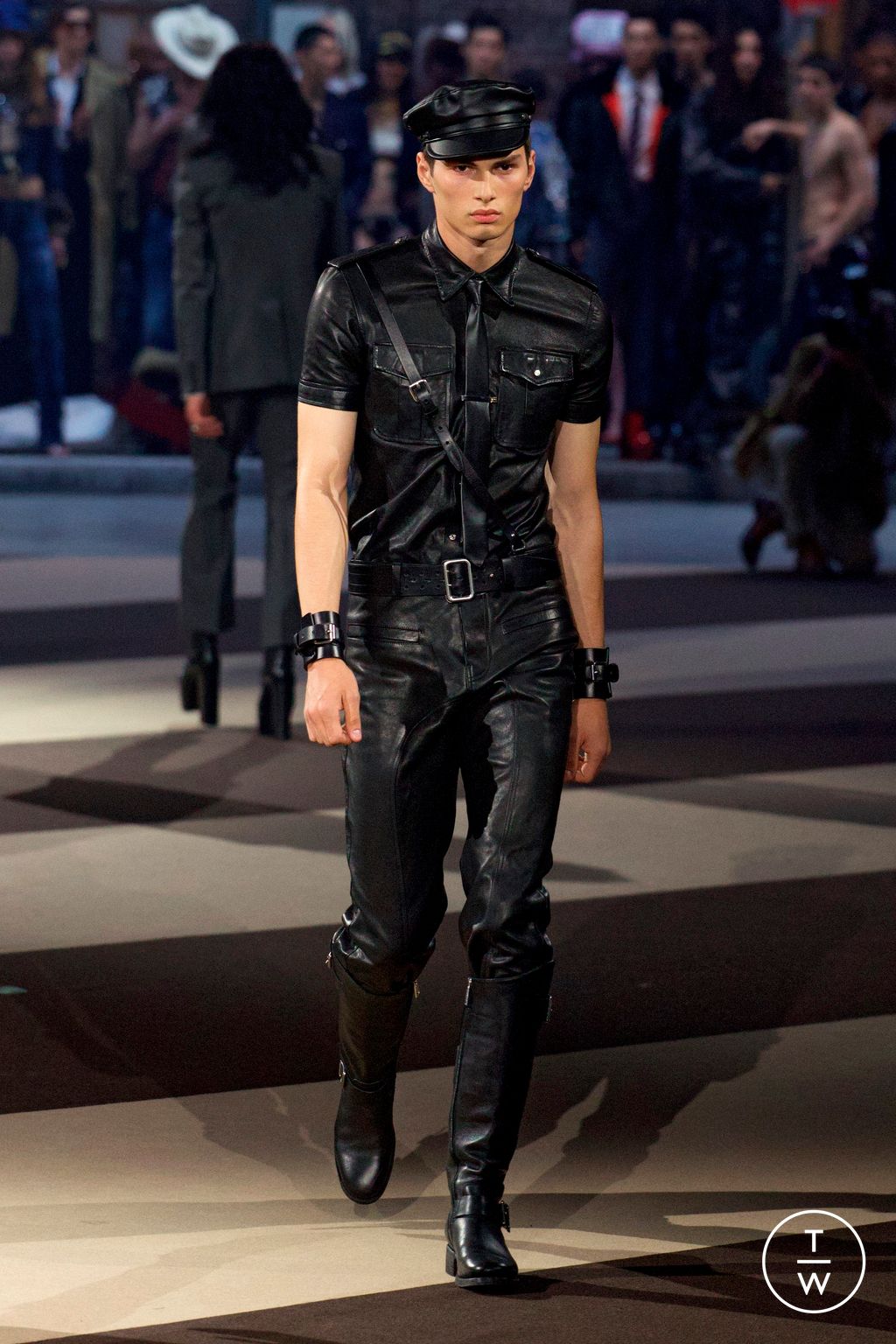 Fashion Week Milan Fall/Winter 2025 look 57 from the Dsquared2 collection 女装