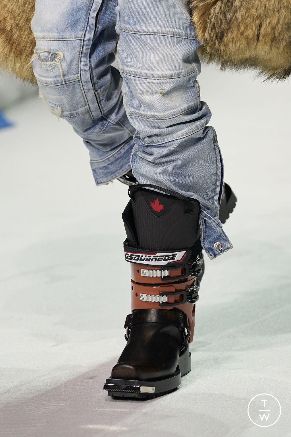 Fashion Week Milan Fall/Winter 2026 look 28 from the Dsquared2 collection menswear accessories