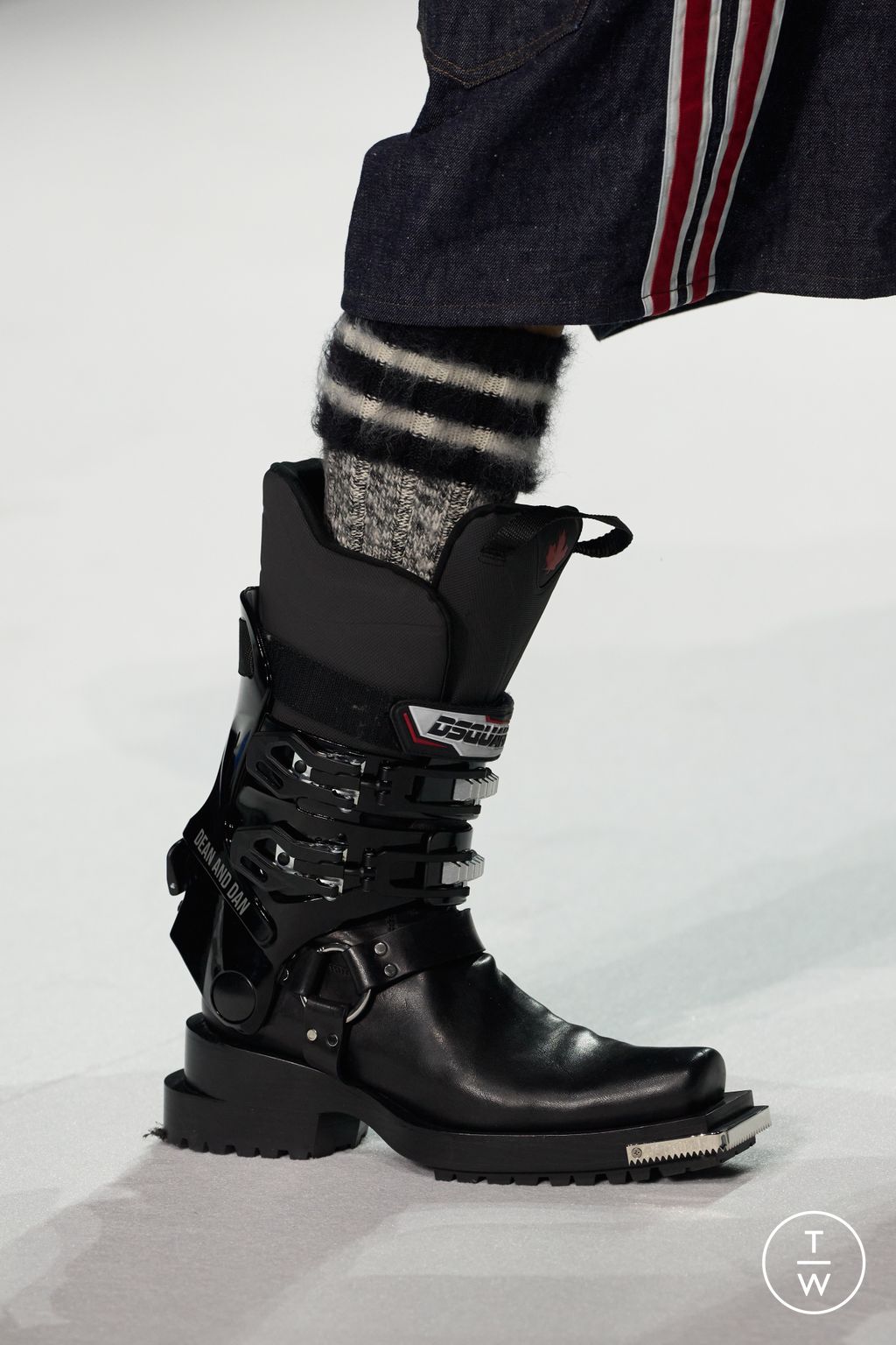 Fashion Week Milan Fall/Winter 2026 look 8 from the Dsquared2 collection menswear accessories