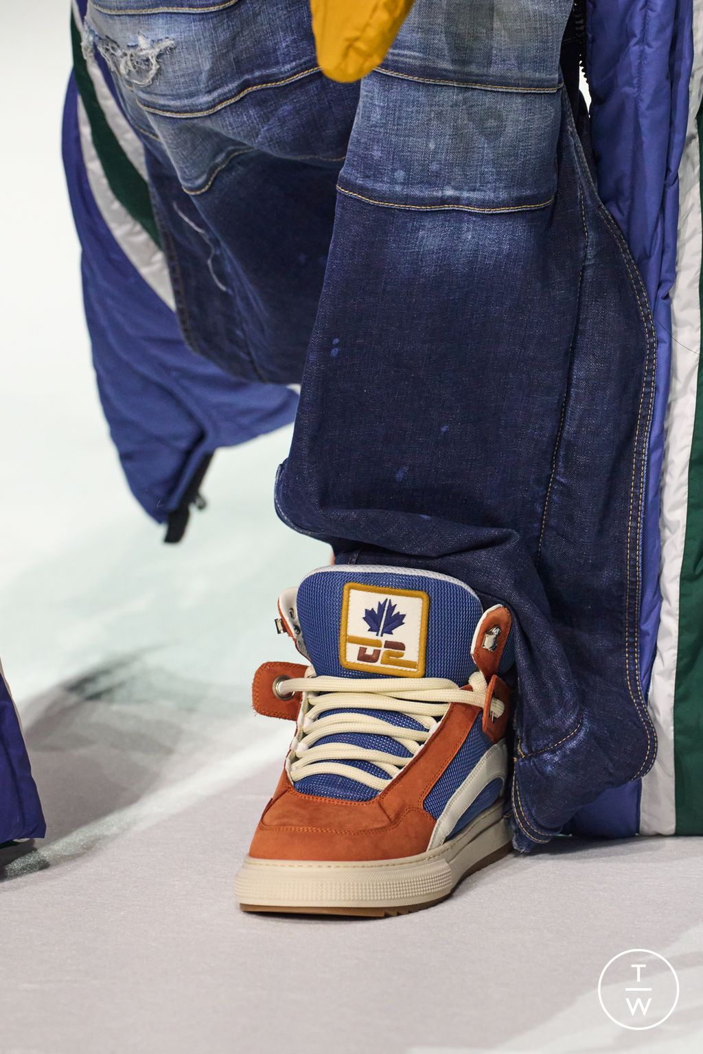 Fashion Week Milan Fall/Winter 2026 look 10 from the Dsquared2 collection menswear accessories