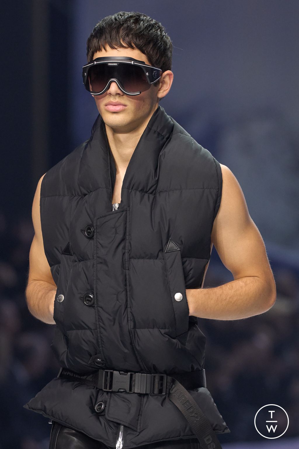 Fashion Week Milan Fall/Winter 2026 look 3 de la collection Dsquared2 menswear accessories