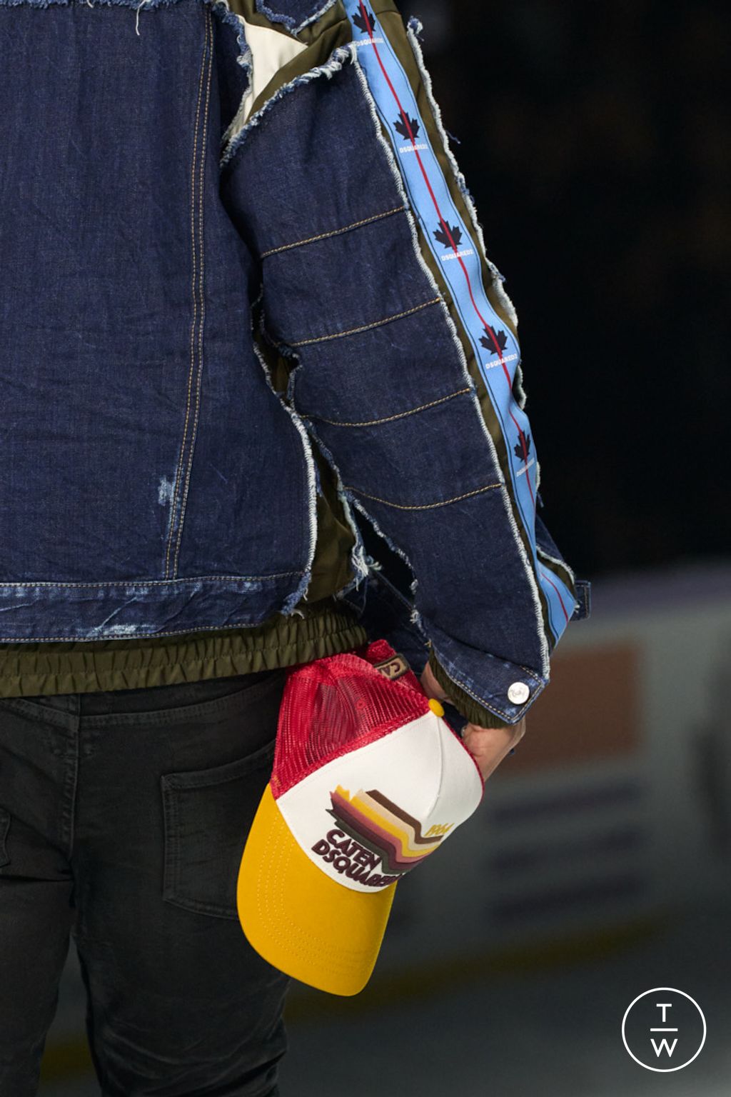 Fashion Week Milan Fall/Winter 2026 look 19 from the Dsquared2 collection menswear accessories