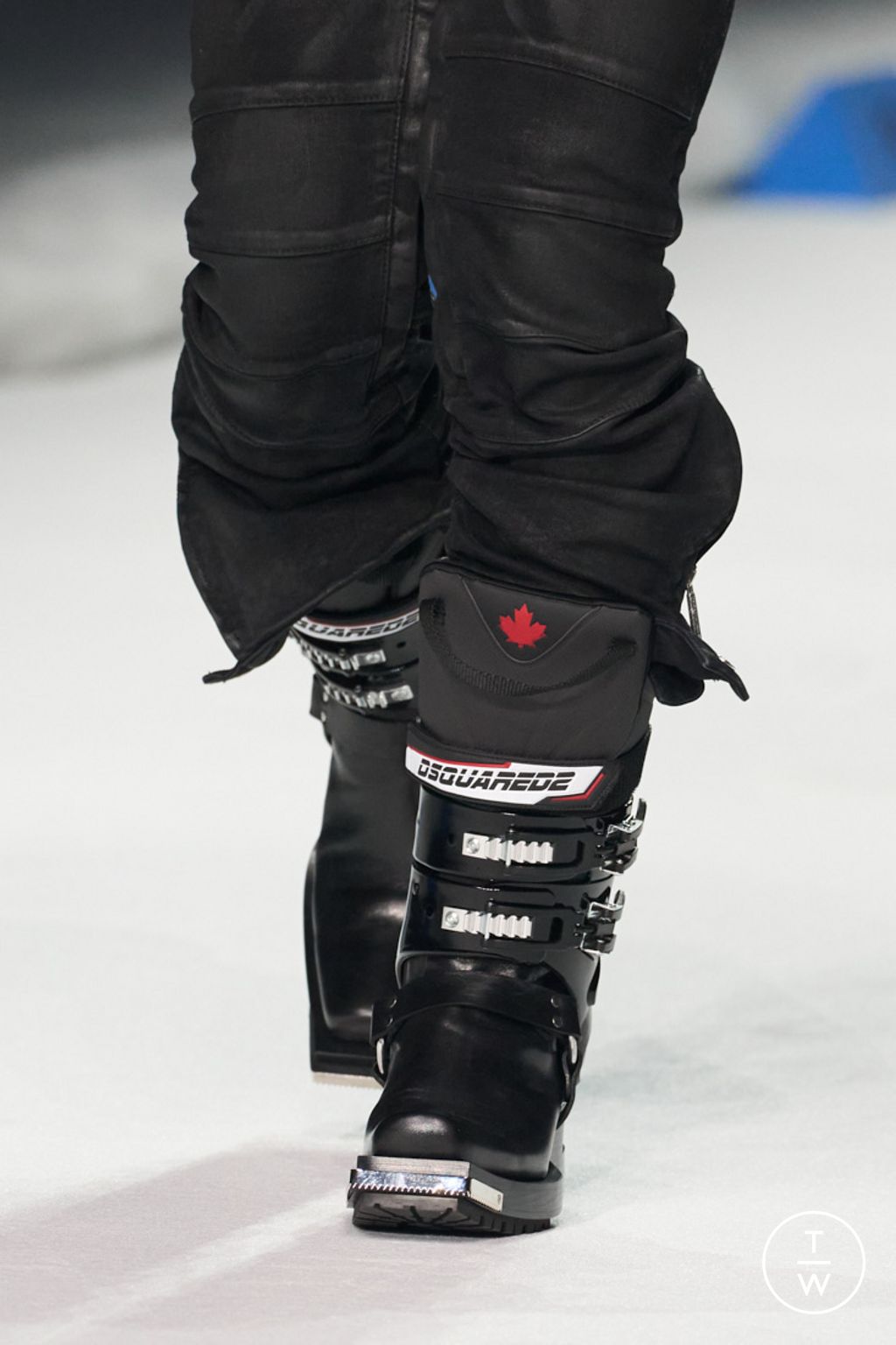 Fashion Week Milan Fall/Winter 2026 look 20 from the Dsquared2 collection menswear accessories