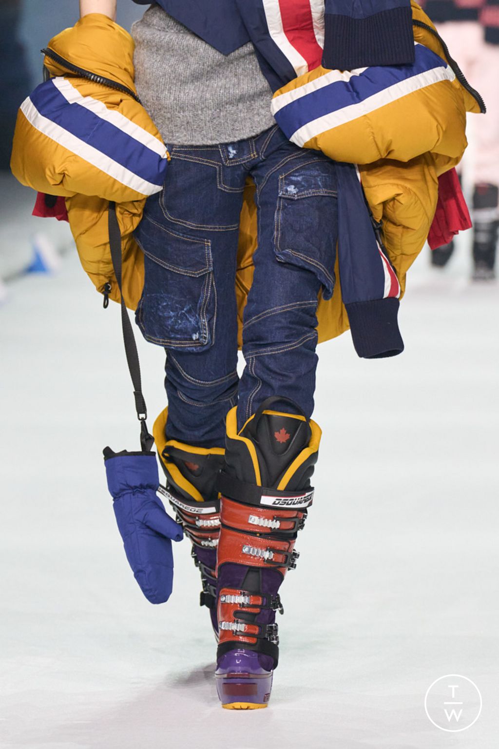 Fashion Week Milan Fall/Winter 2026 look 22 from the Dsquared2 collection menswear accessories