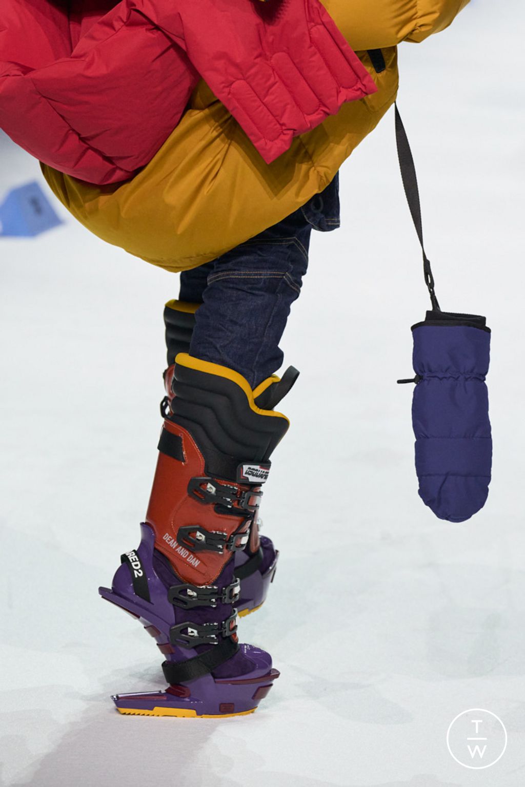 Fashion Week Milan Fall/Winter 2026 look 23 from the Dsquared2 collection menswear accessories