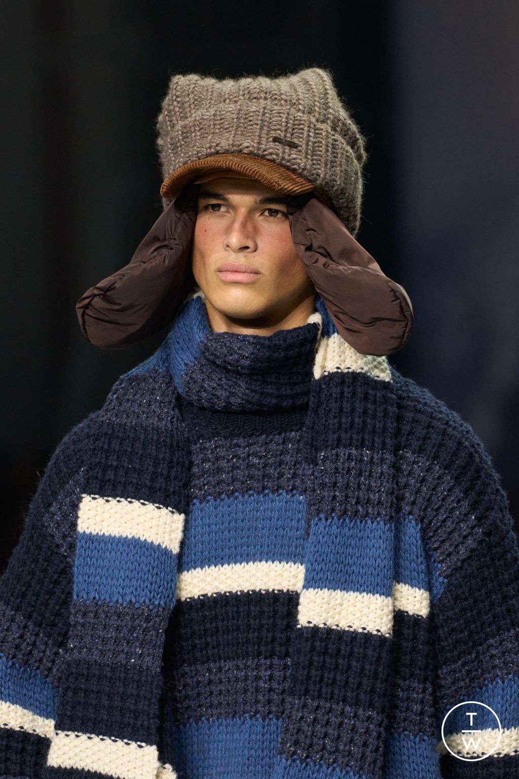 Fashion Week Milan Fall/Winter 2026 look 24 de la collection Dsquared2 menswear accessories