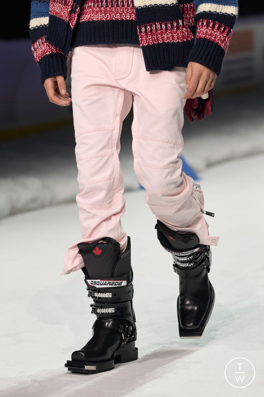 Fashion Week Milan Fall/Winter 2026 look 25 from the Dsquared2 collection menswear accessories