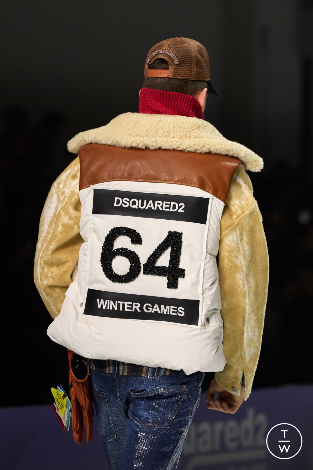 Fashion Week Milan Fall/Winter 2026 look 27 de la collection Dsquared2 menswear accessories