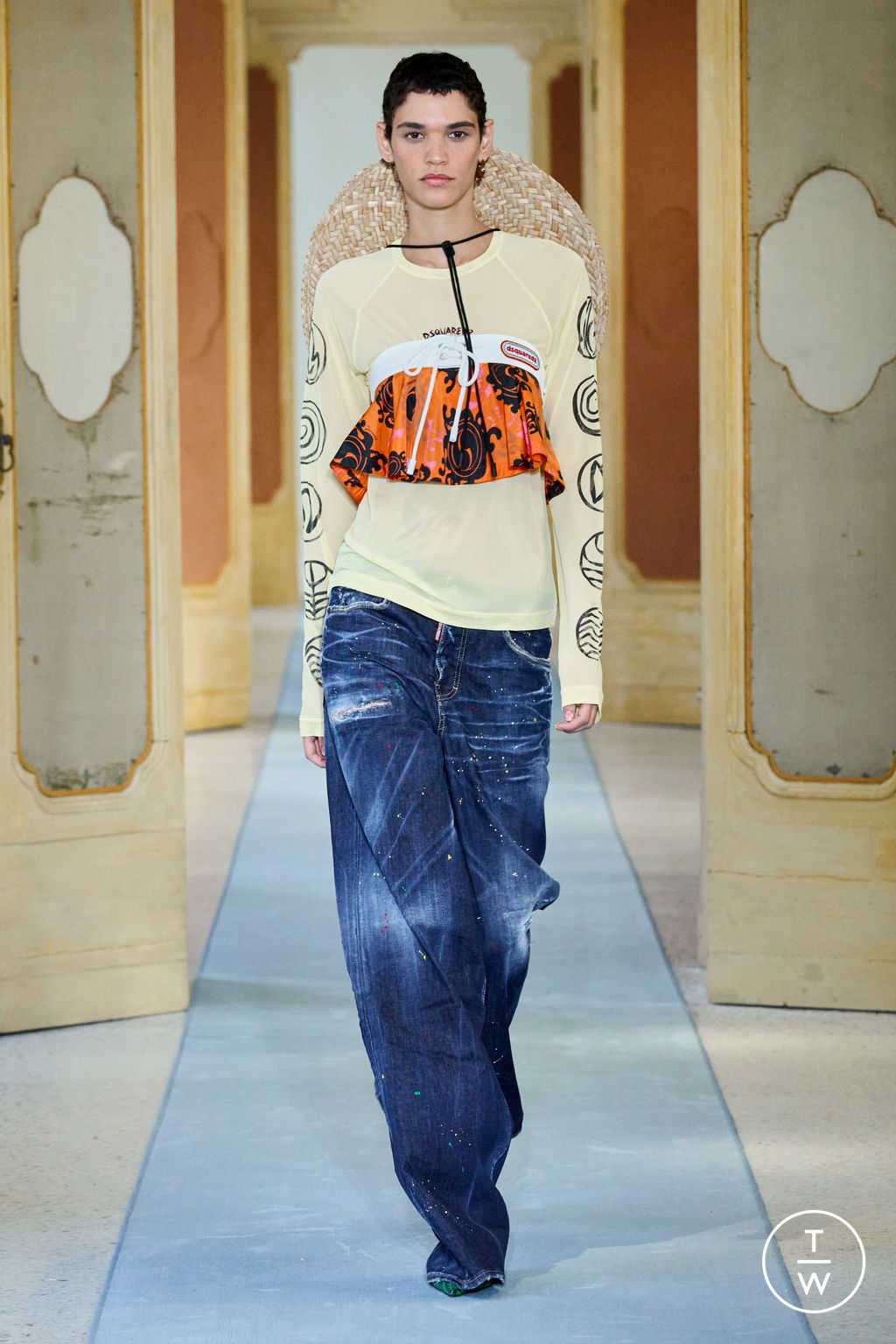 Fashion Week Milan Spring/Summer 2023 look 10 from the Dsquared2 collection womenswear