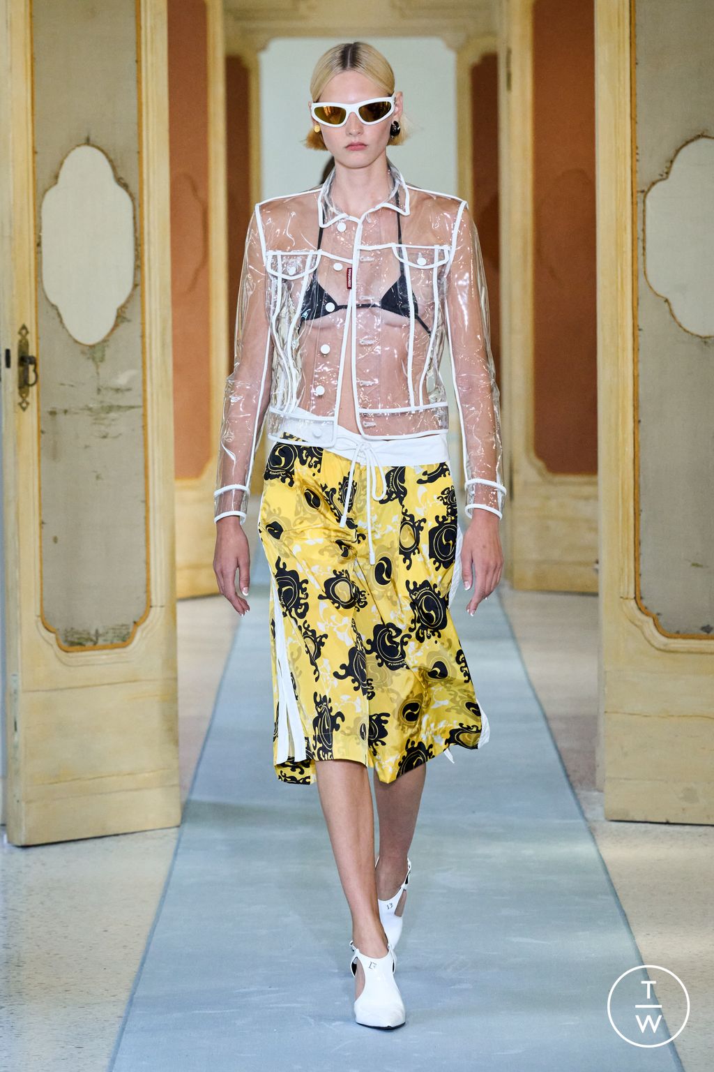 Fashion Week Milan Spring/Summer 2023 look 17 from the Dsquared2 collection womenswear