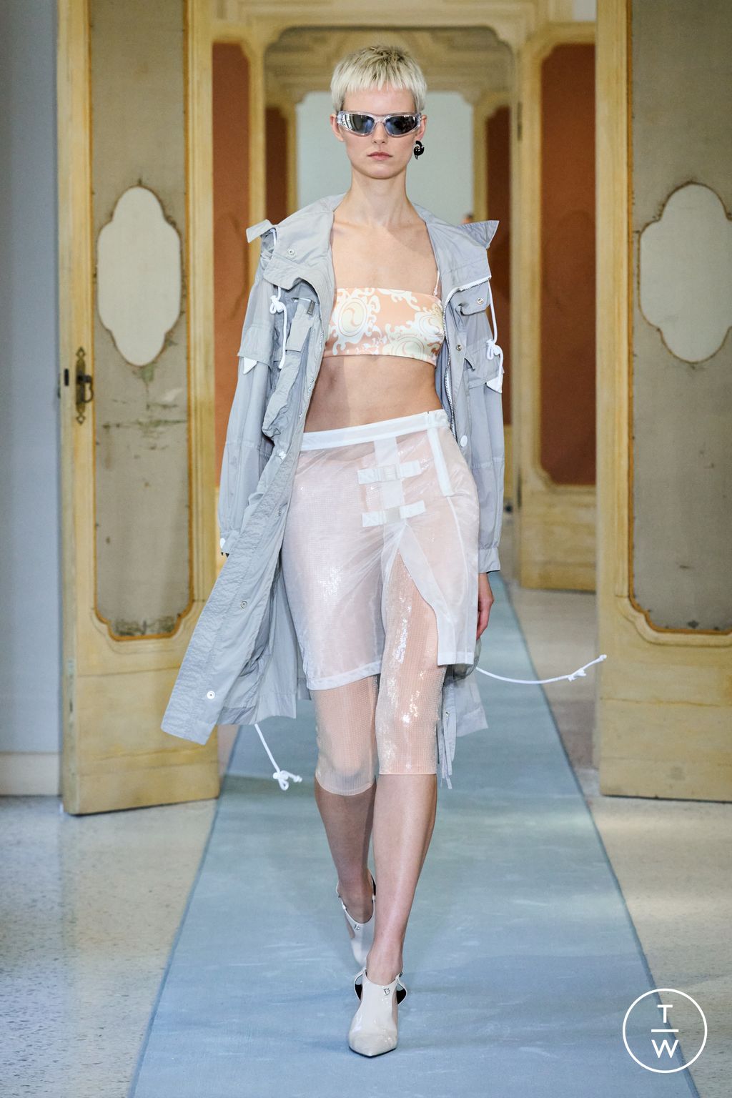 Fashion Week Milan Spring/Summer 2023 look 34 from the Dsquared2 collection womenswear