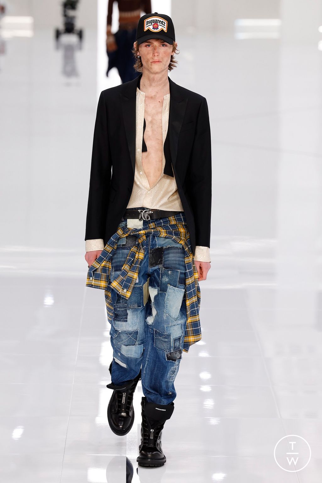 Fashion Week Milan Fall/Winter 2024 look 3 de la collection Dsquared2 menswear