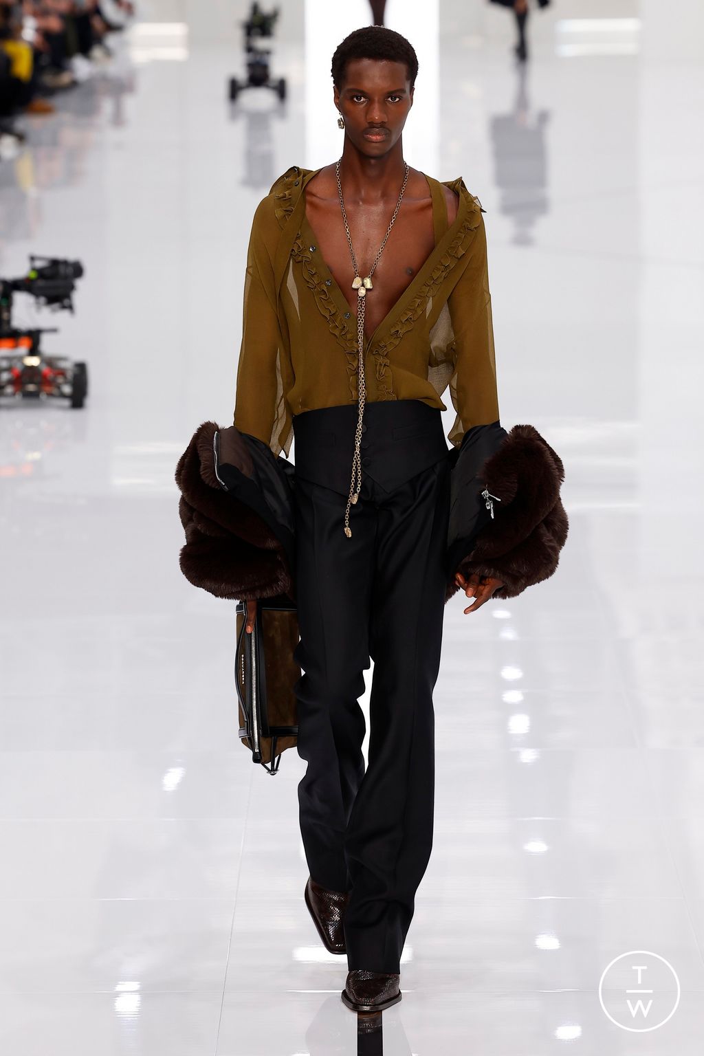 Fashion Week Milan Fall/Winter 2024 look 6 de la collection Dsquared2 menswear
