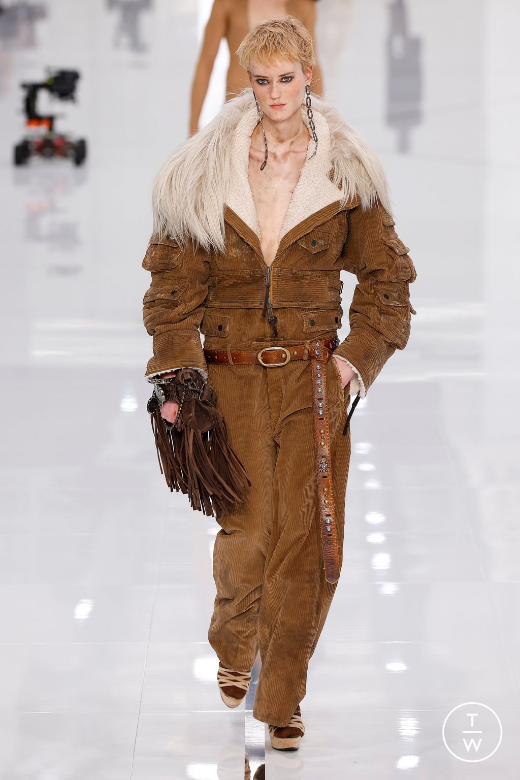 Fashion Week Milan Fall/Winter 2024 look 23 de la collection Dsquared2 menswear