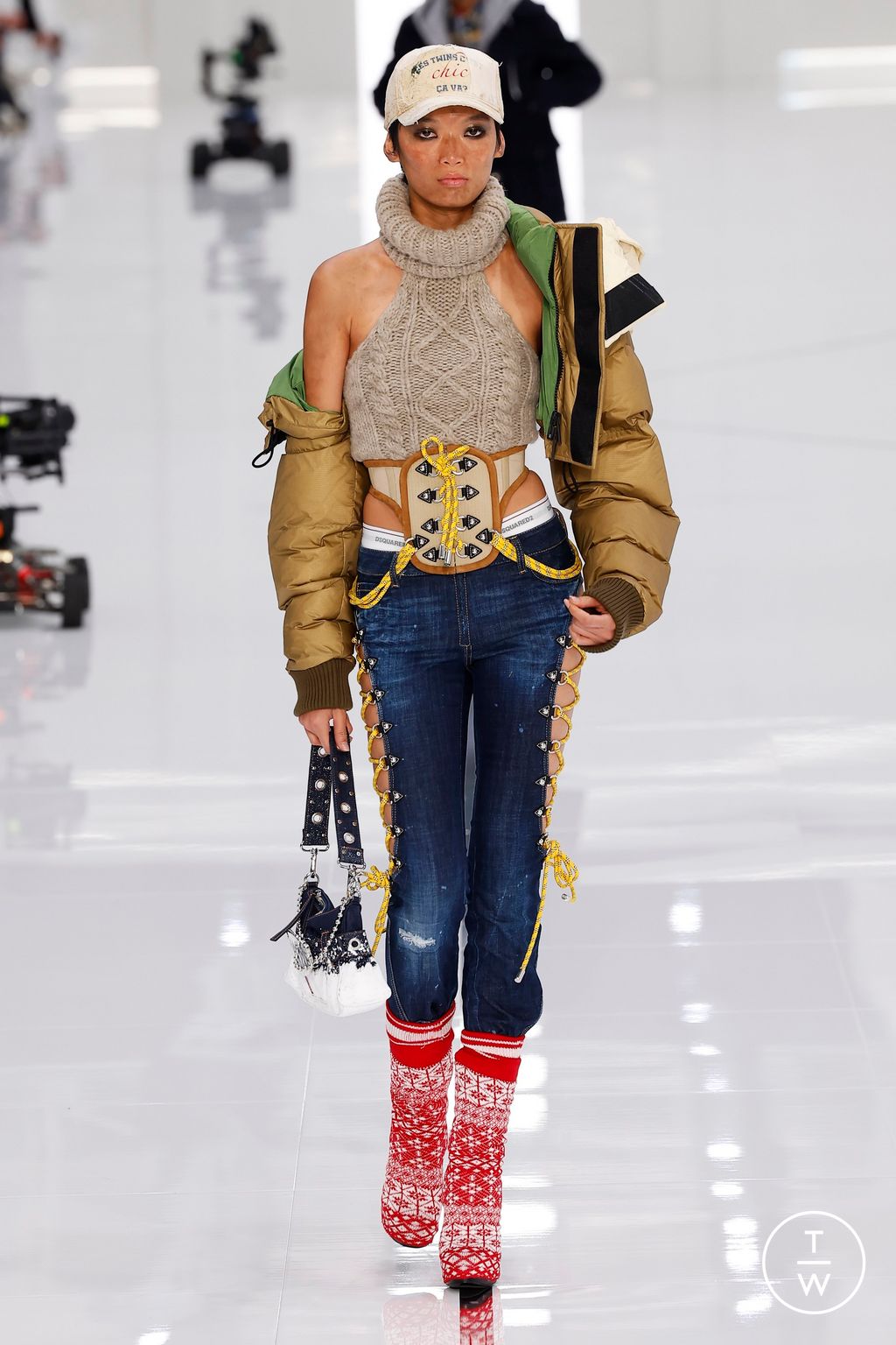 Fashion Week Milan Fall/Winter 2024 look 27 de la collection Dsquared2 menswear