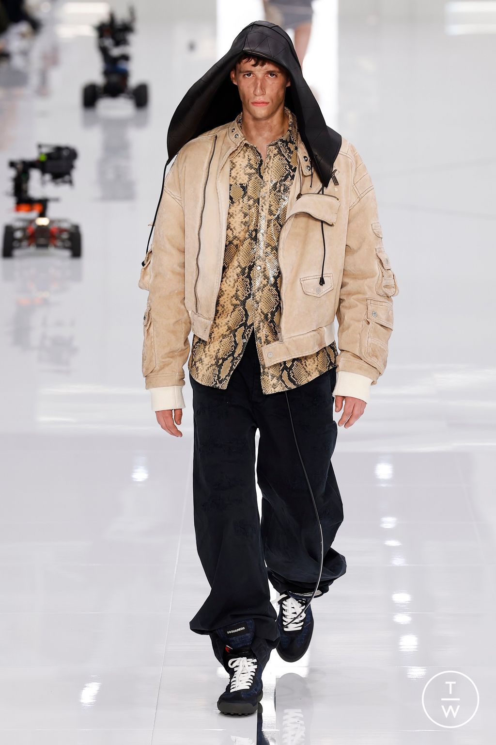 Fashion Week Milan Fall/Winter 2024 look 39 from the Dsquared2 collection menswear