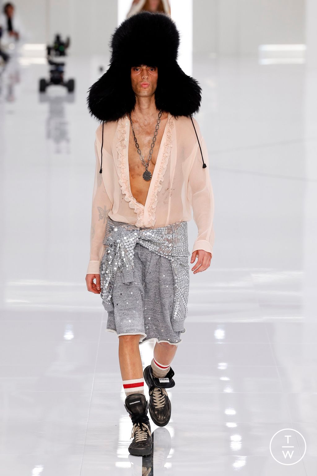 Fashion Week Milan Fall/Winter 2024 look 43 from the Dsquared2 collection 男装