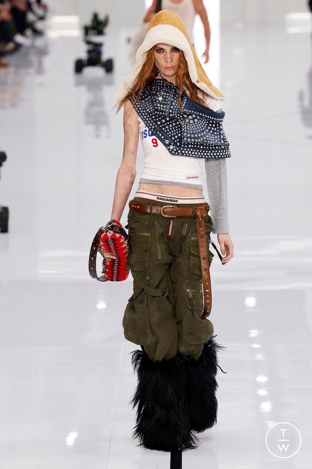 Fashion Week Milan Fall/Winter 2024 look 44 de la collection Dsquared2 menswear