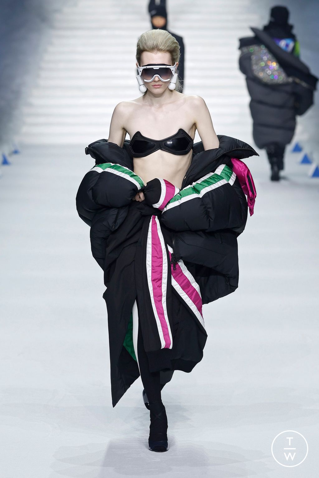 Fashion Week Milan Fall/Winter 2026 look 37 from the Dsquared2 collection menswear