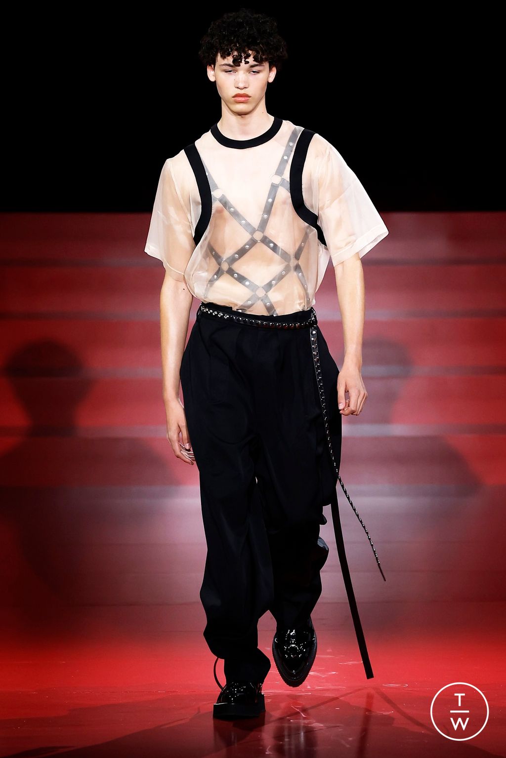 Fashion Week Milan Spring/Summer 2025 look 9 from the Dsquared2 collection menswear