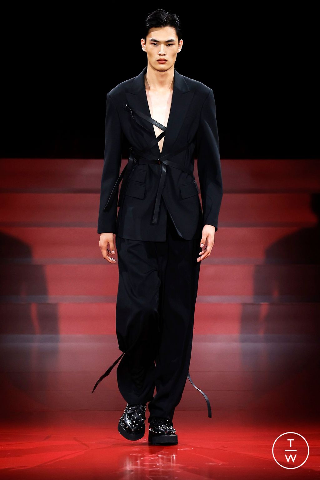Fashion Week Milan Spring/Summer 2025 look 11 from the Dsquared2 collection menswear