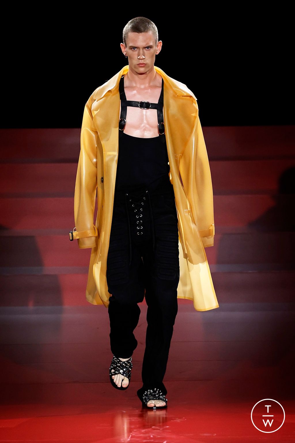 Fashion Week Milan Spring/Summer 2025 look 19 from the Dsquared2 collection menswear