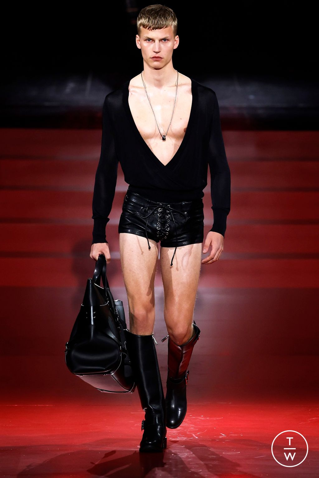 Fashion Week Milan Spring/Summer 2025 look 22 from the Dsquared2 collection 男装