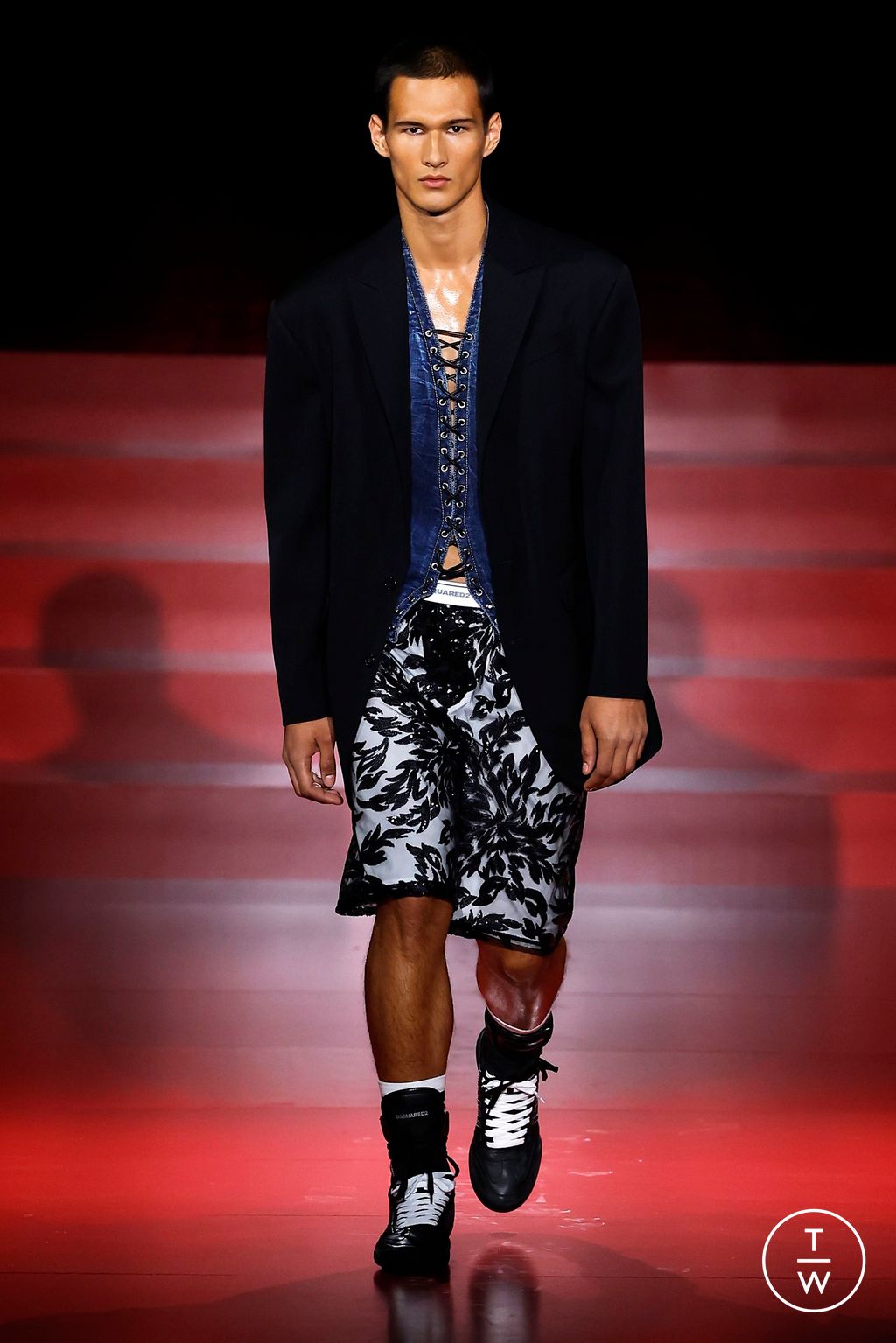 Fashion Week Milan Spring-Summer 2025 look 25 de la collection Dsquared2 menswear