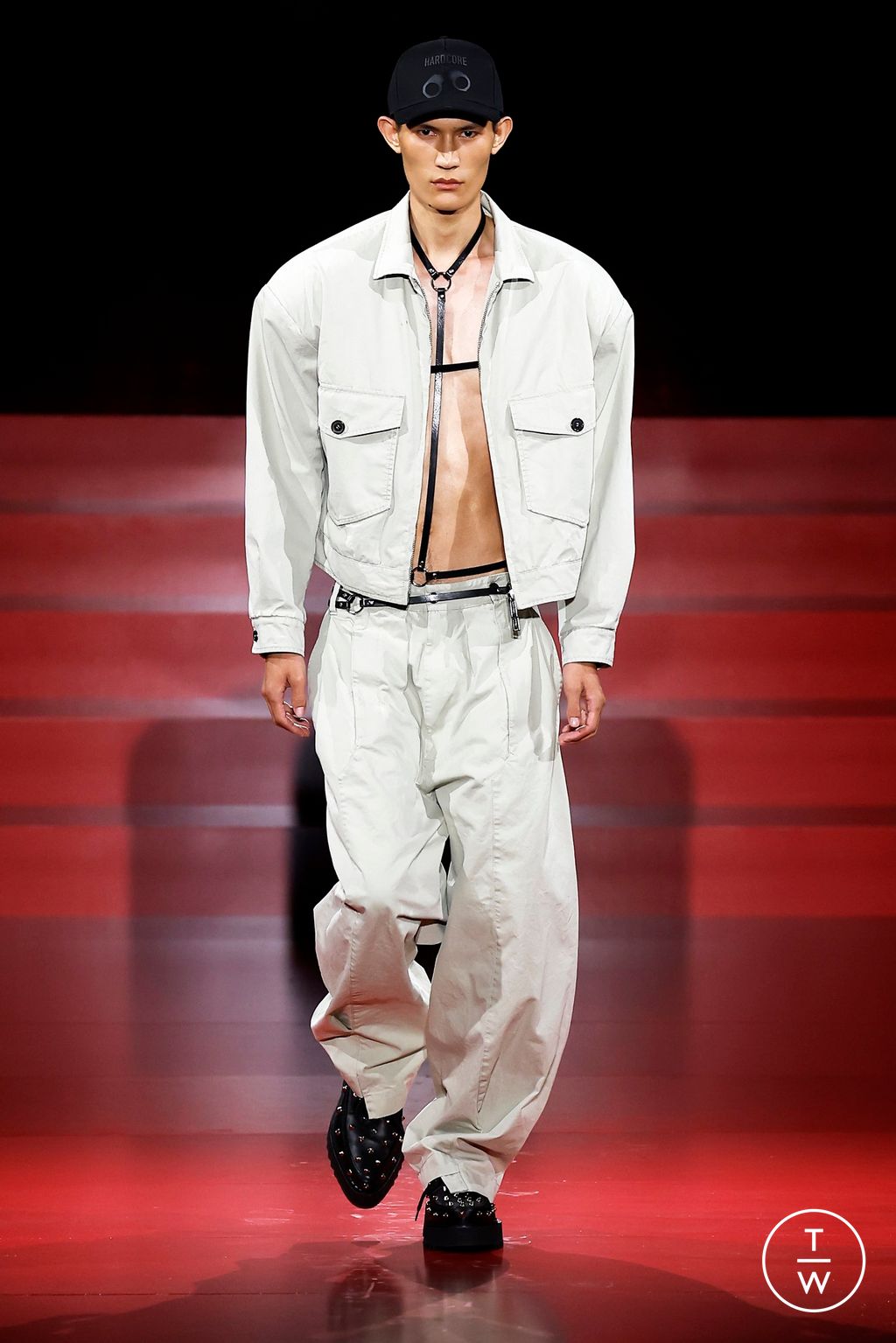 Fashion Week Milan Spring/Summer 2025 look 26 from the Dsquared2 collection menswear