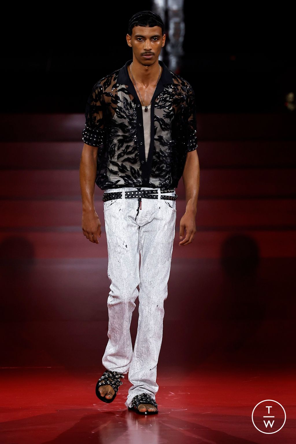 Fashion Week Milan Spring-Summer 2025 look 29 from the Dsquared2 collection menswear