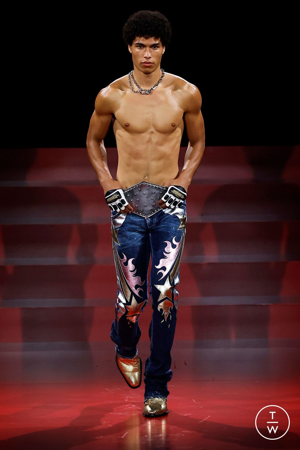 Fashion Week Milan Spring-Summer 2025 look 35 from the Dsquared2 collection menswear