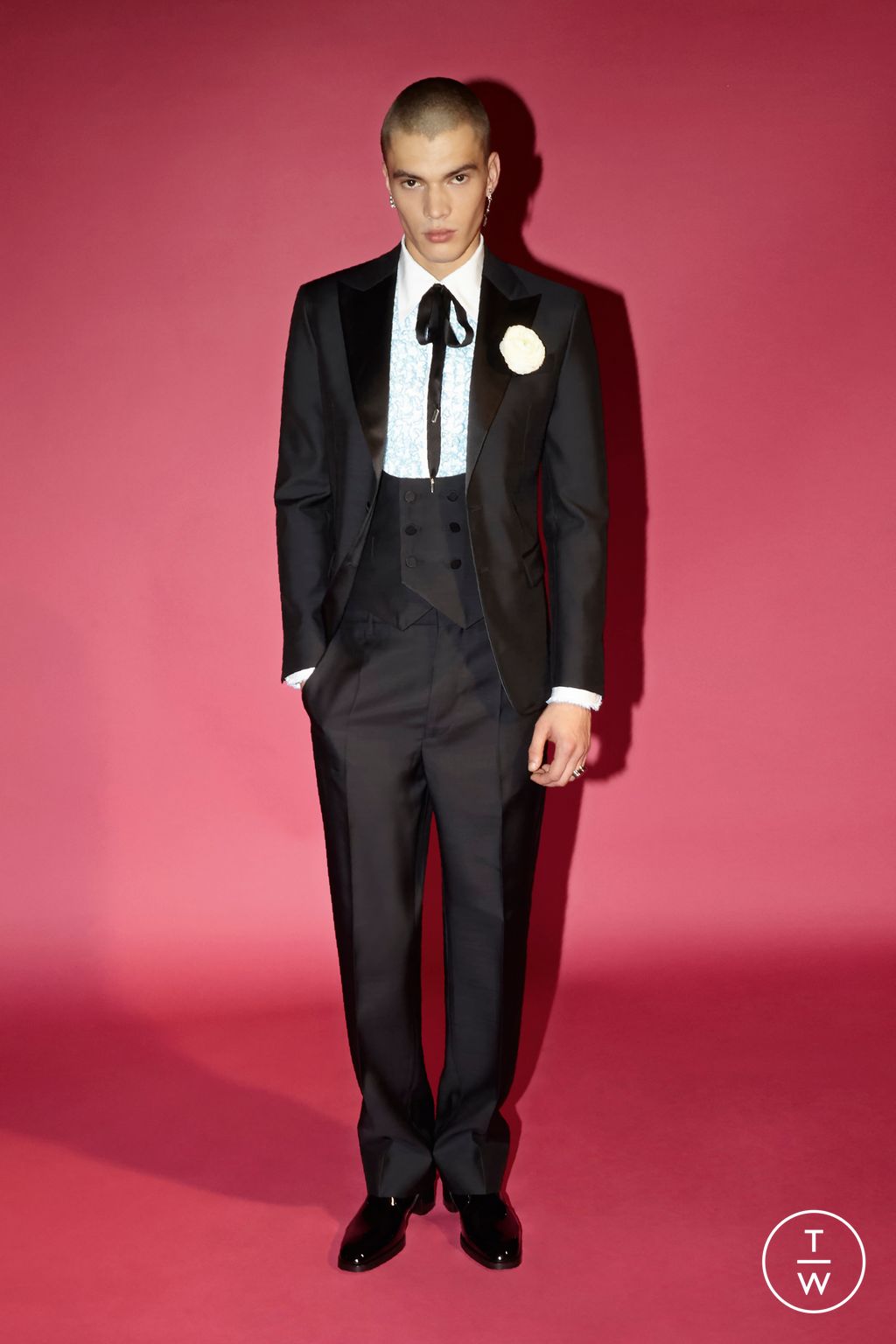 Fashion Week Milan Pre-Fall 2023 look 30 from the Dsquared2 collection 男装
