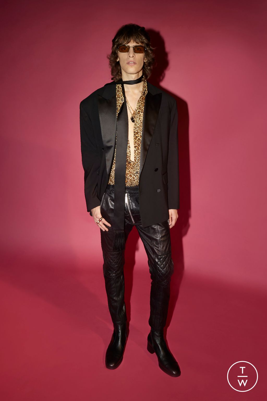 Fashion Week Milan Pre-Fall 2023 look 31 from the Dsquared2 collection menswear