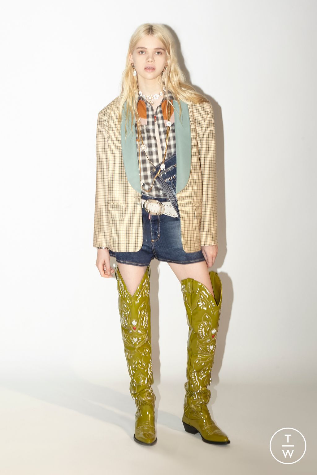Fashion Week Milan Pre-Fall 2023 look 14 from the Dsquared2 collection womenswear