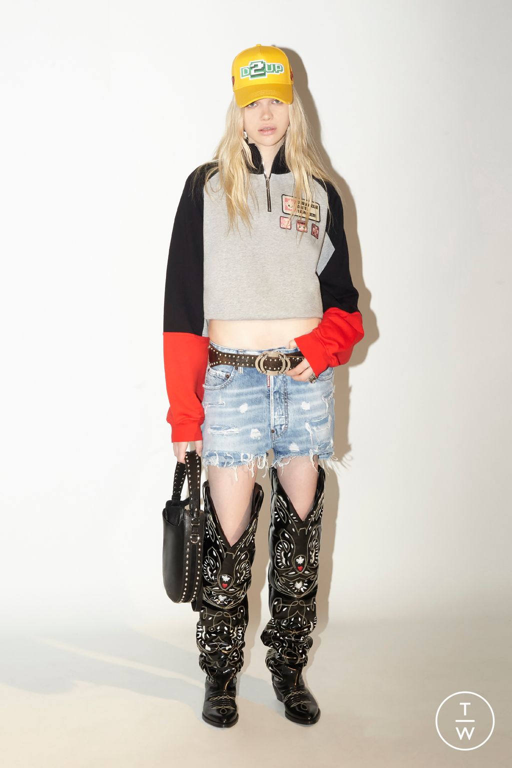 Fashion Week Milan Pre-Fall 2023 look 18 from the Dsquared2 collection 女装