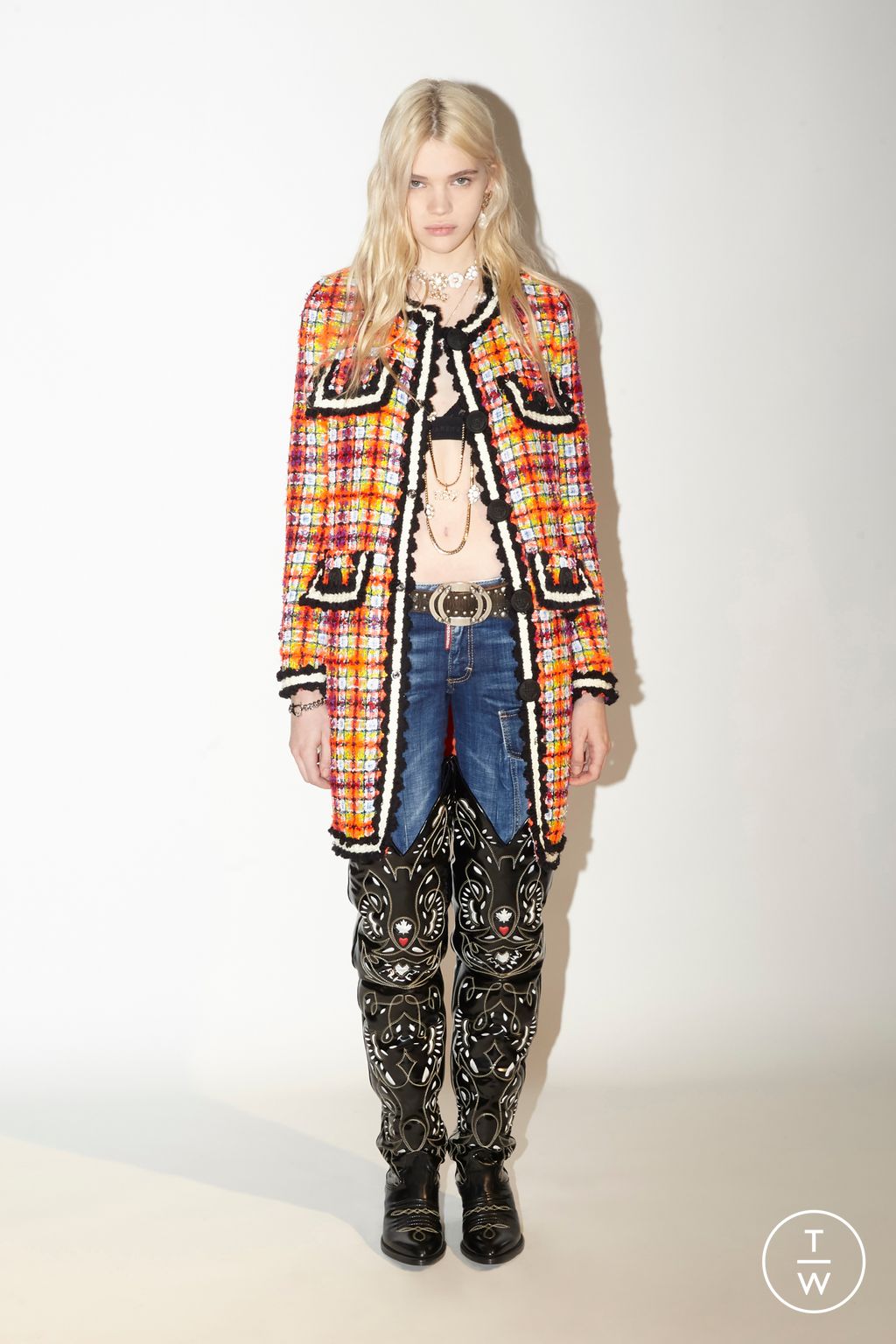 Fashion Week Milan Pre-Fall 2023 look 24 from the Dsquared2 collection womenswear