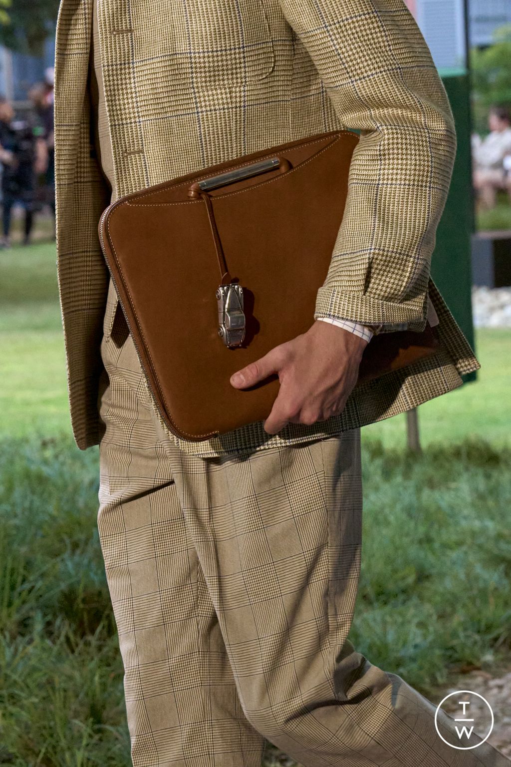 Fashion Week Milan Spring/Summer 2026 look 17 de la collection Dunhill menswear accessories