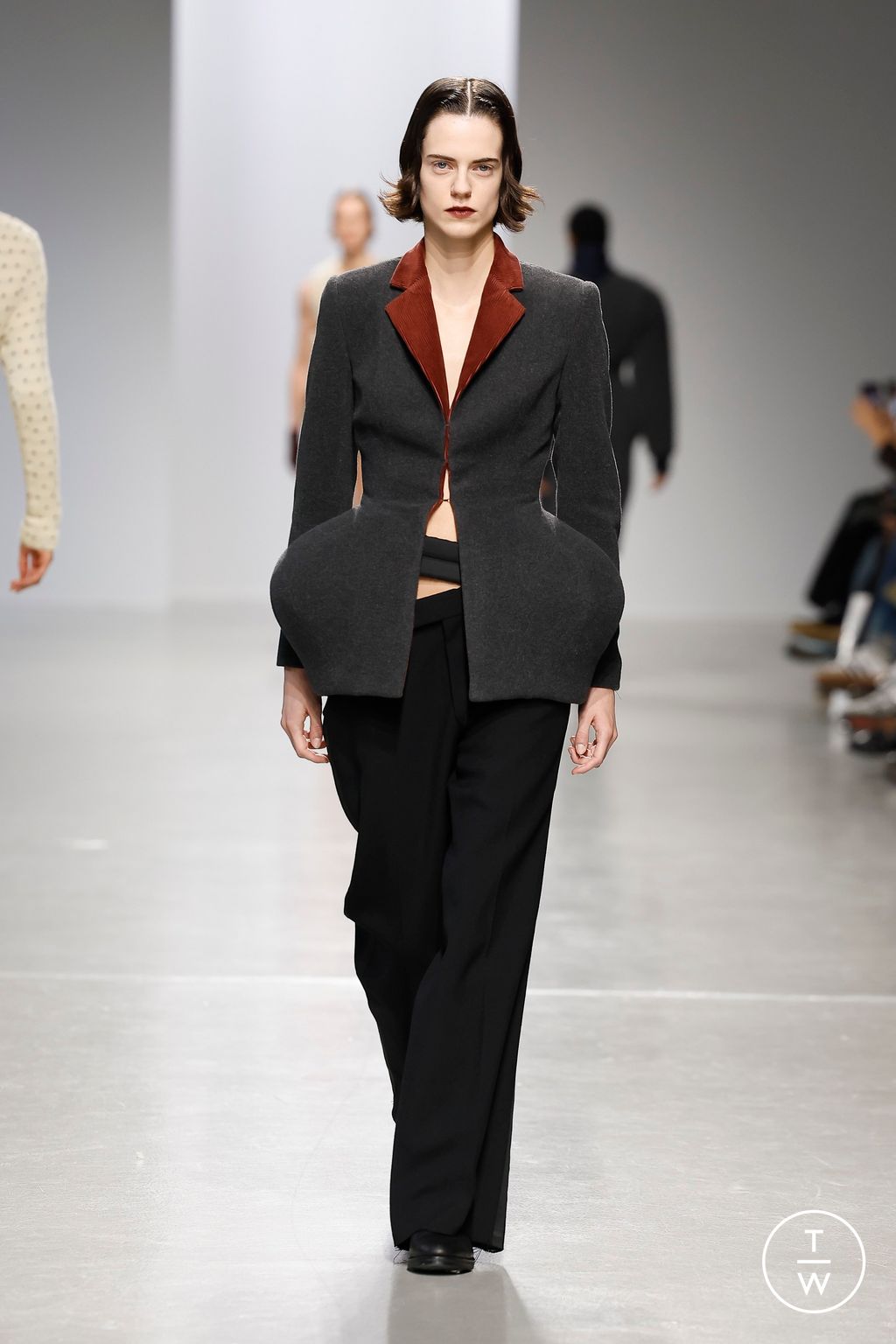 Fashion Week Paris Fall/Winter 2024 look 4 de la collection Duran Lantink womenswear