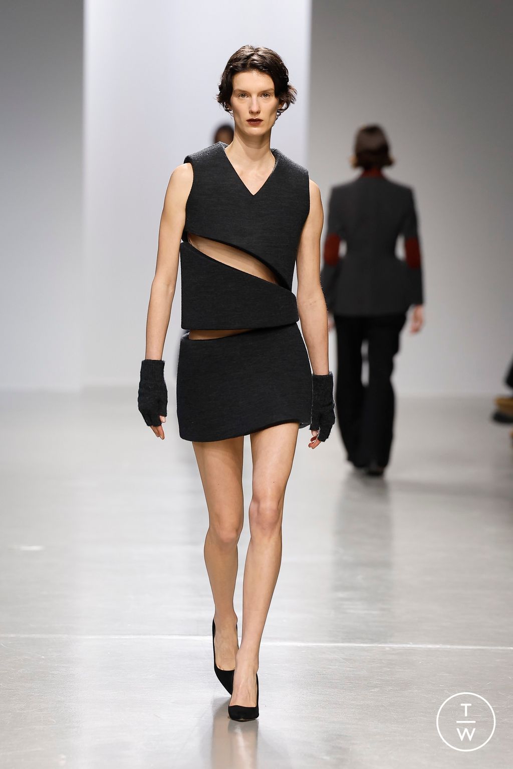 Fashion Week Paris Fall/Winter 2024 look 6 de la collection Duran Lantink womenswear
