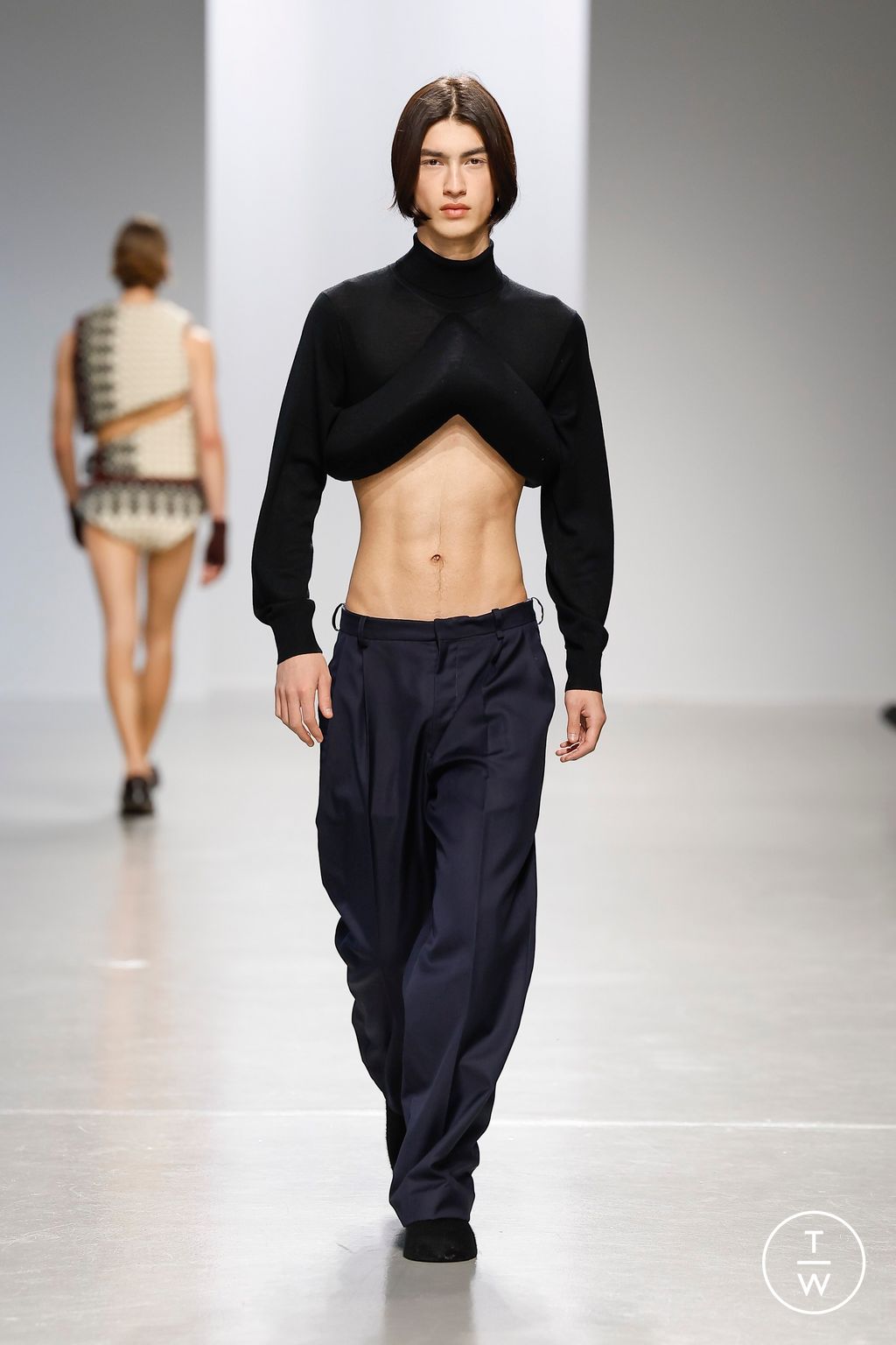 Fashion Week Paris Fall/Winter 2024 look 7 de la collection Duran Lantink womenswear